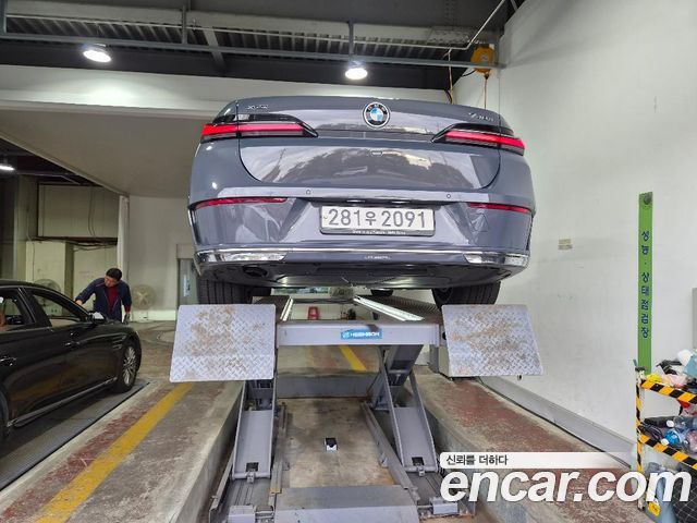 BMW 7-Series 2023 — photo 3