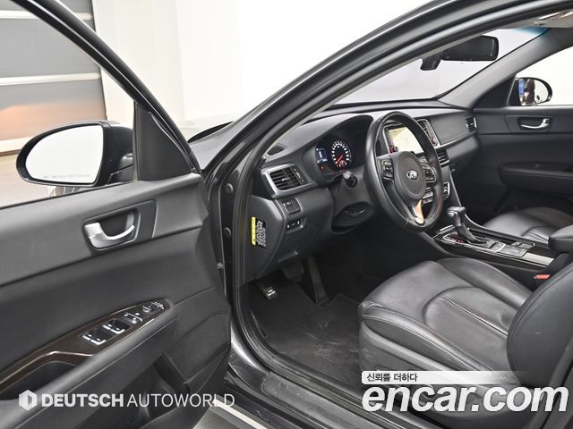 Kia K5 2018 — photo 11