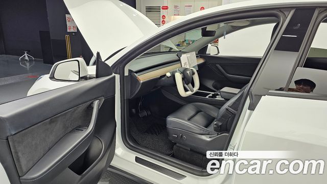 Tesla Model Y 2021 — photo 13