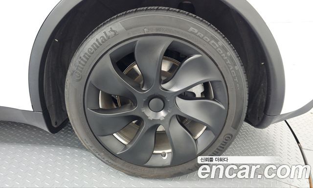 Tesla Model Y 2021 — photo 7
