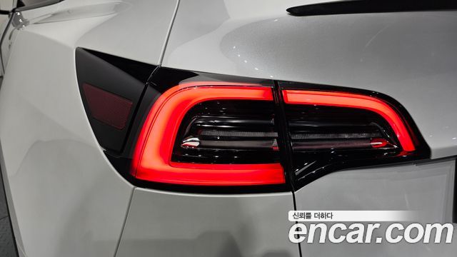 Tesla Model Y 2021 — photo 9