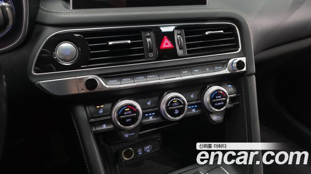 Genesis G70 2019 — photo 23
