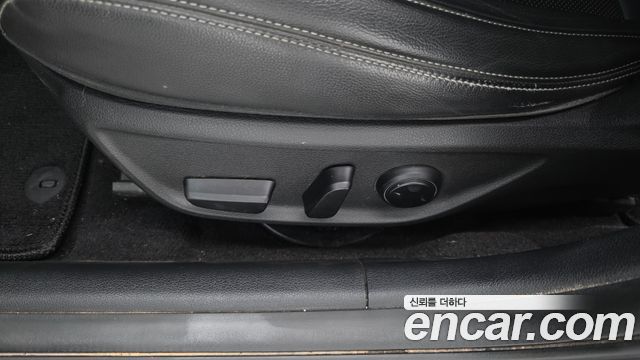 Genesis G70 2019 — photo 30