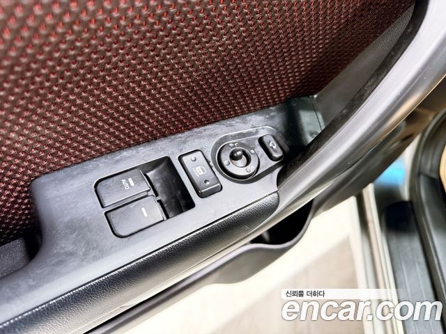 Kia Porte 2010 — photo 8
