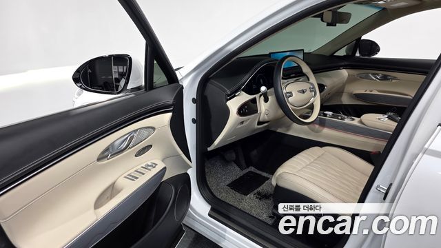 Genesis GV70 2023 — photo 13