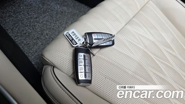 Genesis GV70 2023 — photo 21