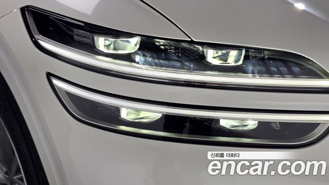 Genesis GV70 2023 — photo 8