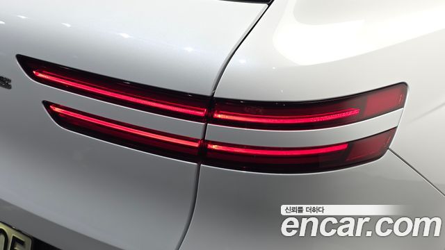 Genesis GV70 2023 — photo 9