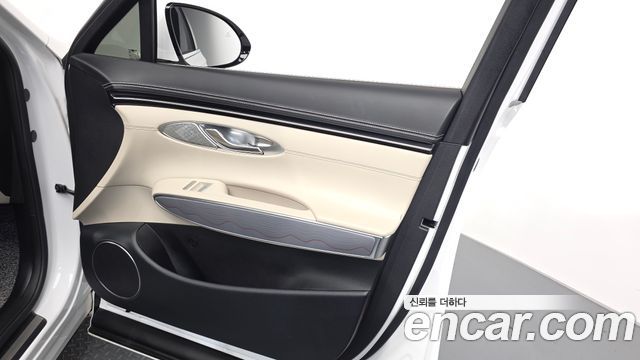 Genesis GV70 2023 — photo 14