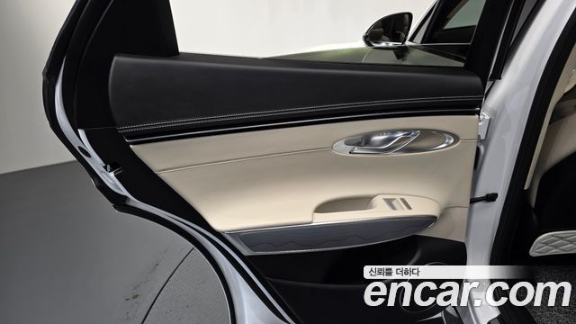 Genesis GV70 2023 — photo 15