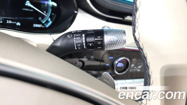 Genesis GV70 2023 — photo 27