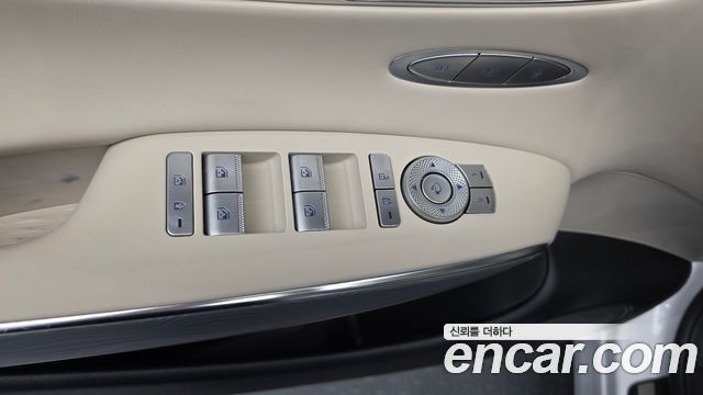 Genesis GV70 2023 — photo 28