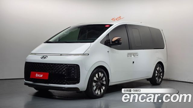 Hyundai Staria 2022 — photo 1