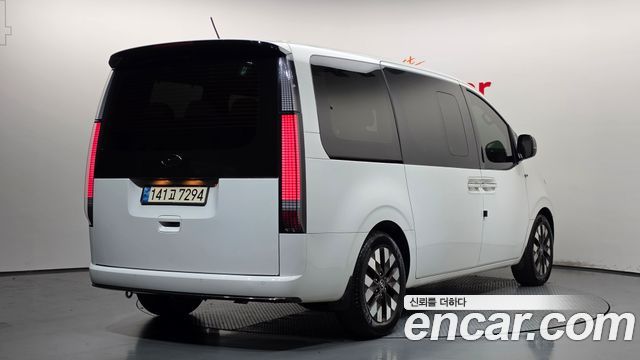 Hyundai Staria 2022 — photo 2