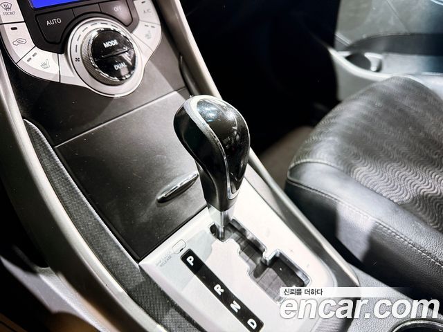 Hyundai AVANTE 2012 — photo 11