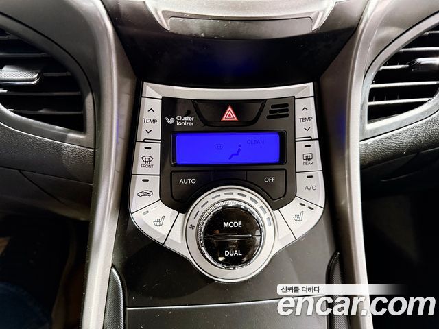 Hyundai AVANTE 2012 — photo 13
