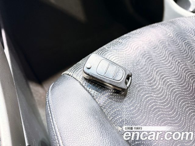 Hyundai AVANTE 2012 — photo 16