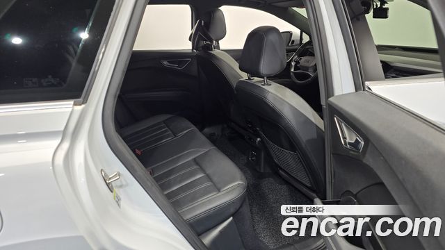 Audi Q4 e-tron 2022 — photo 17