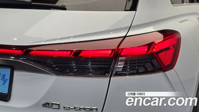 Audi Q4 e-tron 2022 — photo 9
