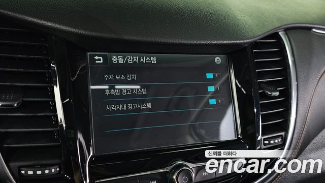 Chevrolet Korea Trax 2018 — photo 18