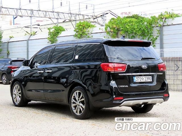 Kia Canival 2019 — photo 3