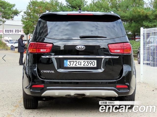 Kia Canival 2019 — photo 4