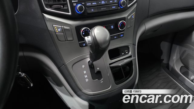 Hyundai Starex 2019 — photo 12