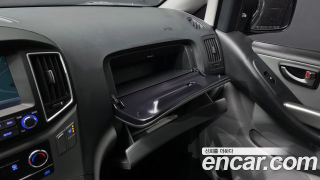 Hyundai Starex 2019 — photo 28