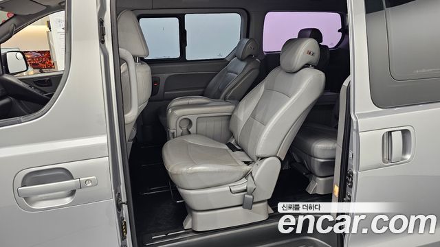 Hyundai Starex 2019 — photo 12