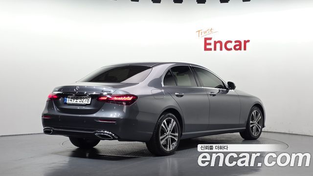 Mercedes-Benz E-Class 2022 — photo 2