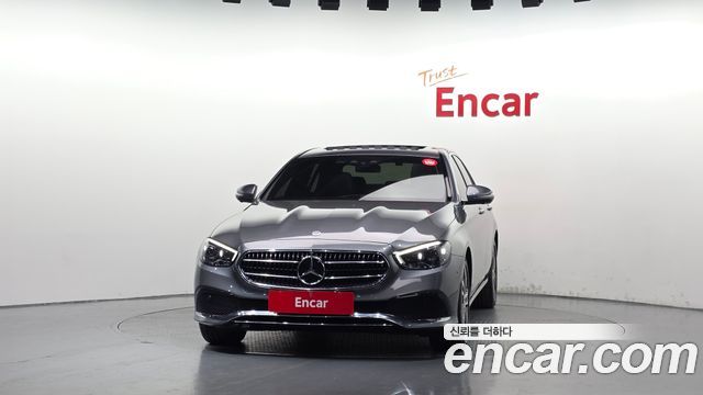 Mercedes-Benz E-Class 2022 — photo 3