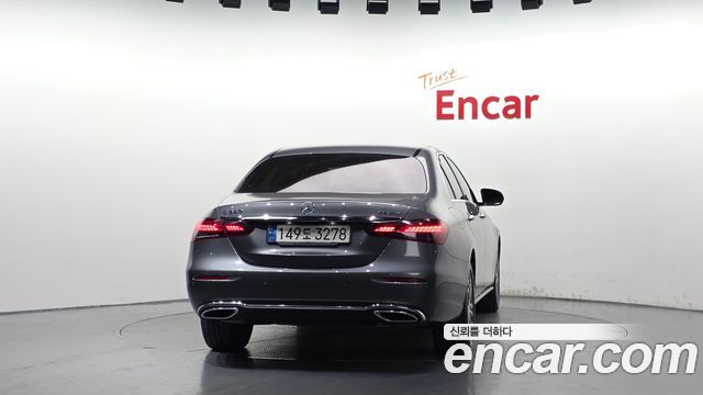 Mercedes-Benz E-Class 2022 — photo 4