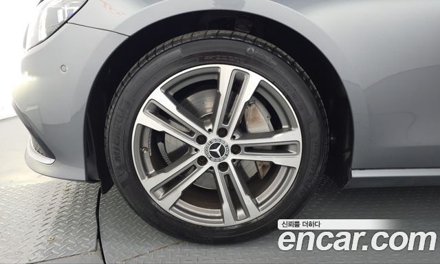 Mercedes-Benz E-Class 2022 — photo 5