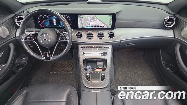 Mercedes-Benz E-Class 2022 — photo 10