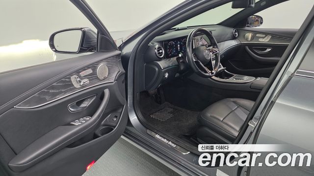 Mercedes-Benz E-Class 2022 — photo 13