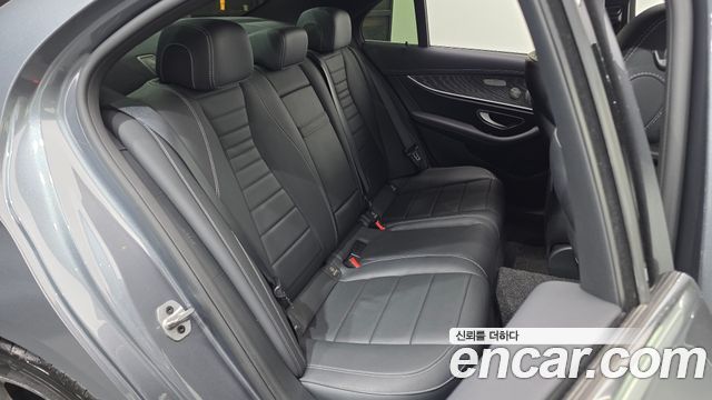 Mercedes-Benz E-Class 2022 — photo 18