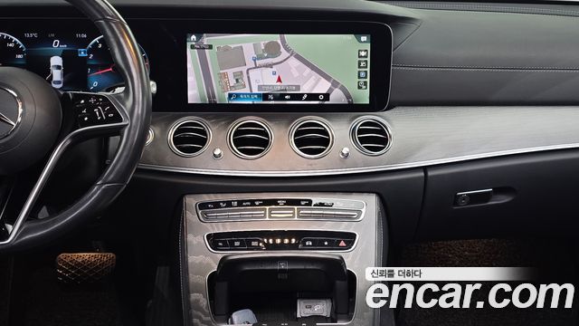 Mercedes-Benz E-Class 2022 — photo 19