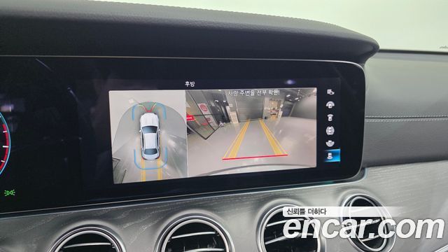 Mercedes-Benz E-Class 2022 — photo 21