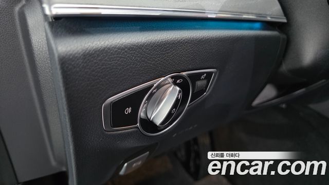 Mercedes-Benz E-Class 2022 — photo 26