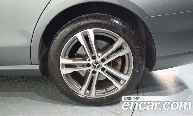 Mercedes-Benz E-Class 2022 — photo 7