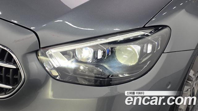 Mercedes-Benz E-Class 2022 — photo 8