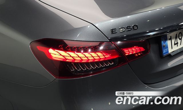 Mercedes-Benz E-Class 2022 — photo 9
