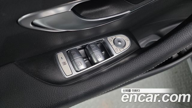 Mercedes-Benz E-Class 2022 — photo 27