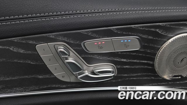 Mercedes-Benz E-Class 2022 — photo 31