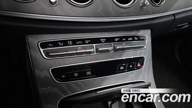 Mercedes-Benz E-Class 2022 — photo 33