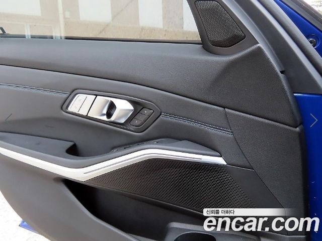 BMW 3-Series 2020 — photo 12