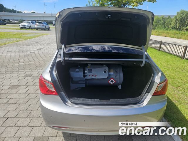 Hyundai Sonata 2014 — photo 17
