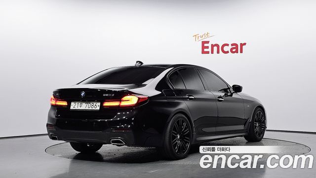 BMW 5-Series 2017 — photo 2