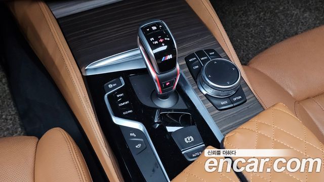 BMW 5-Series 2017 — photo 9