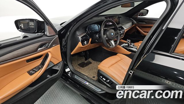 BMW 5-Series 2017 — photo 10